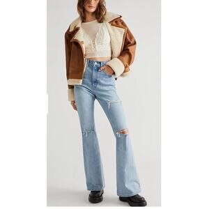Levi’s 70’s high rise flare jeans 28 NEW